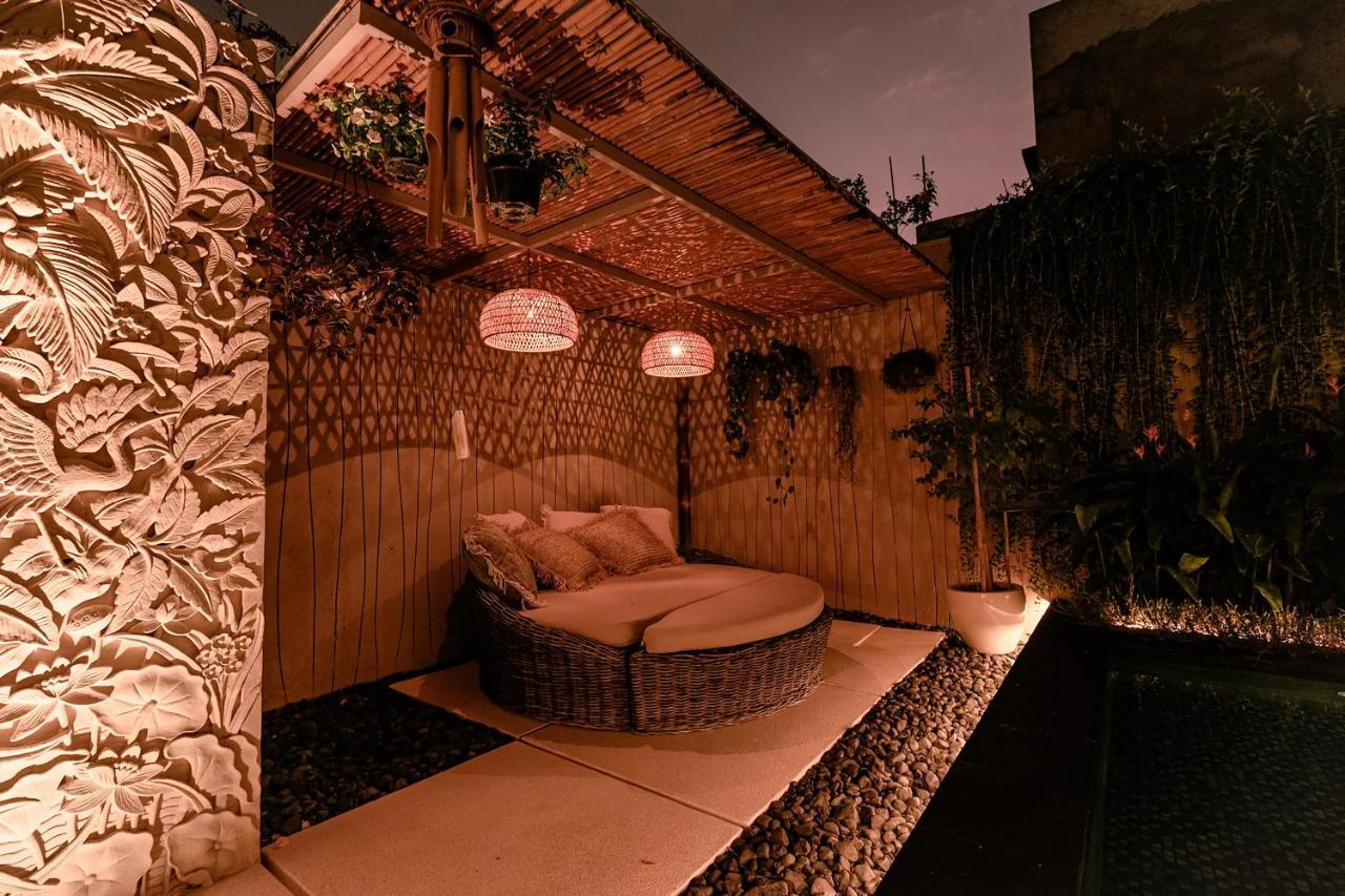Sunset Palms Beach Villa Jimbaran  Exterior photo